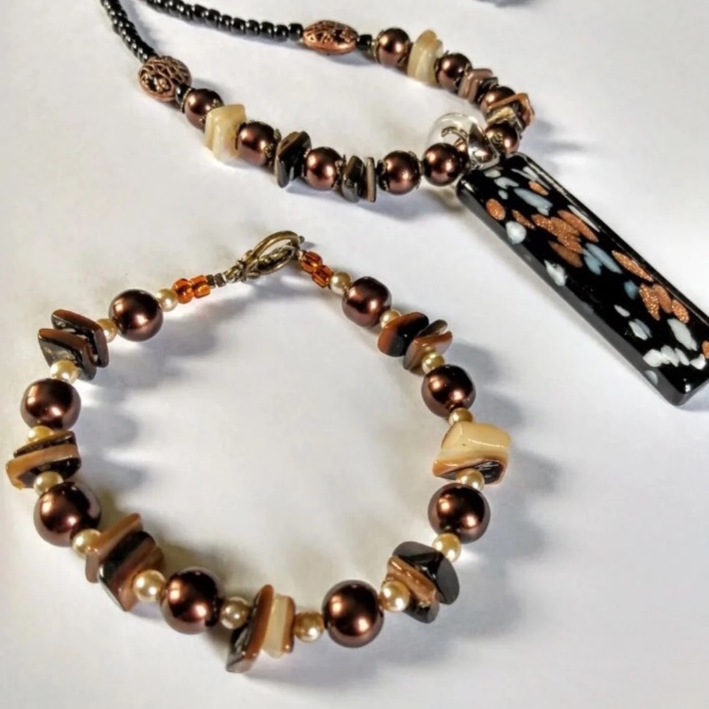 Pretty pendant necklace bracelet set